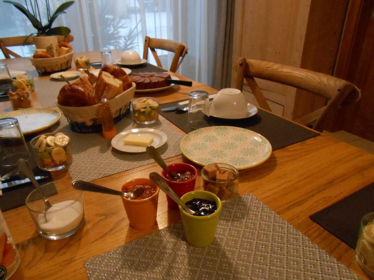 Les Grands Pres Bed and Breakfast Geney Buitenkant foto